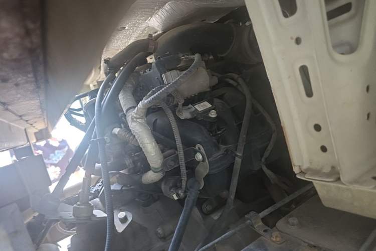 Used Foton Xiangling M  Engine Bay Right