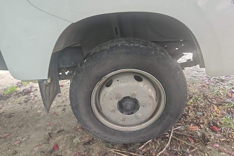 Used Foton Xiangling M  Right Front Wheel Hub
