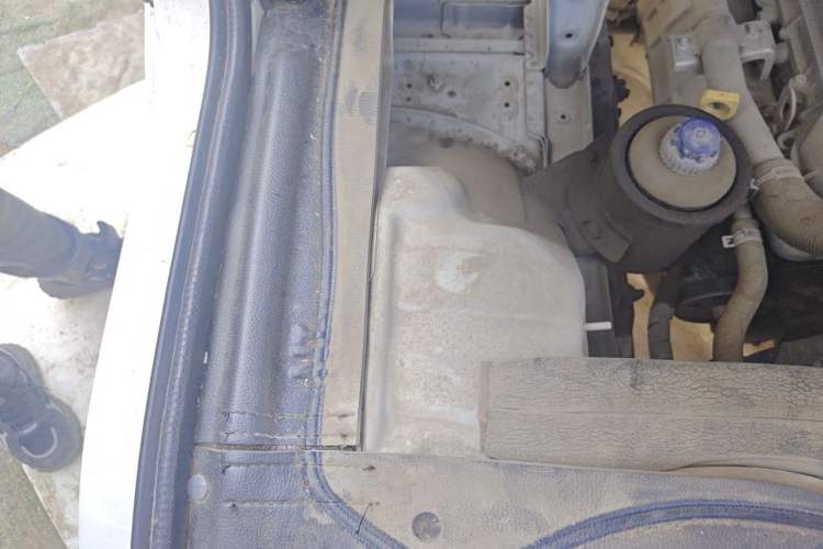 Used Foton Xiangling M  Engine Bay Right