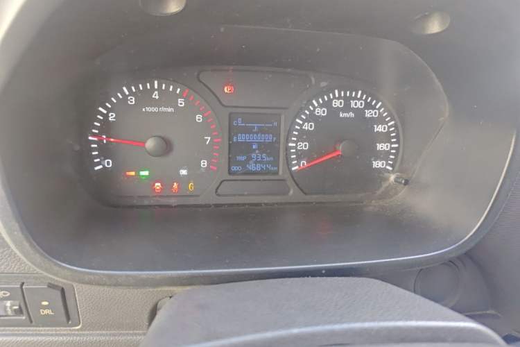 Used Foton Xiangling M  Odometer Close Up