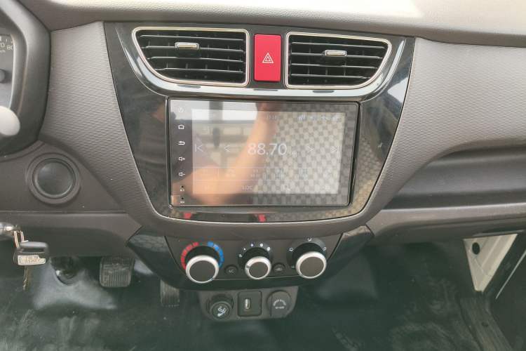 Used Foton Xiangling M New Energy 2023 M1 BYD Flatbed Cargo Box Audio And AC Panel
