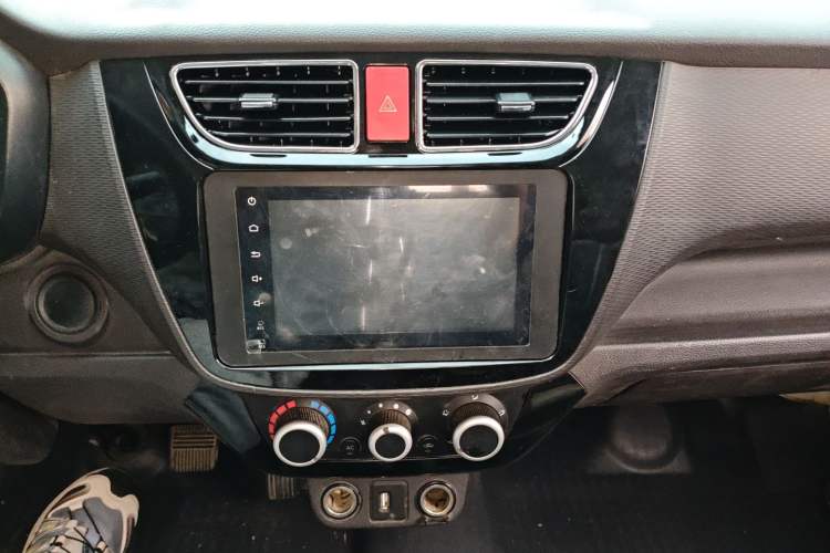 Used Foton Xiangling M New Energy 2023 M2 Long-Wheelbase Flat Cargo Bed Audio And AC Panel