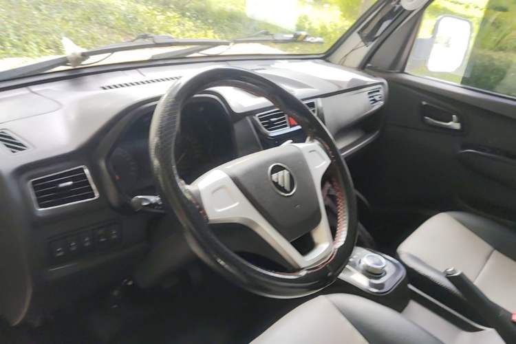 Used Foton Xiangling M New Energy 2023 M1 BYD Box-Type Cargo Bed Center Console