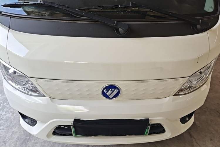 Used Foton Xiangling M New Energy 2023 M1 BYD Flatbed Cargo Box Engine Bay