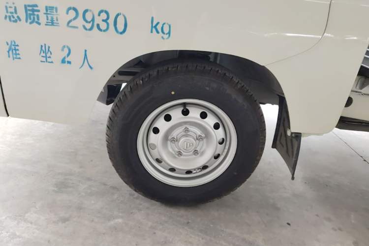Used Foton Xiangling M New Energy 2023 M1 BYD Box-Type Cargo Bed Exterior 4