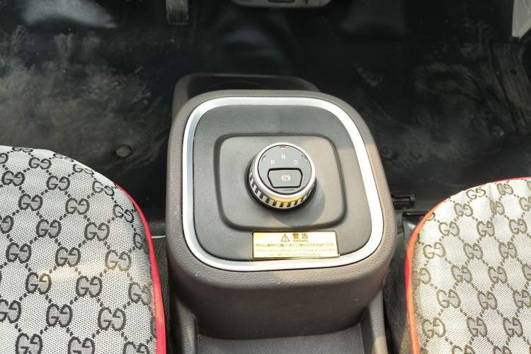 Used Foton Xiangling M New Energy 2023 M1 BYD Flatbed Cargo Box Gear Lever