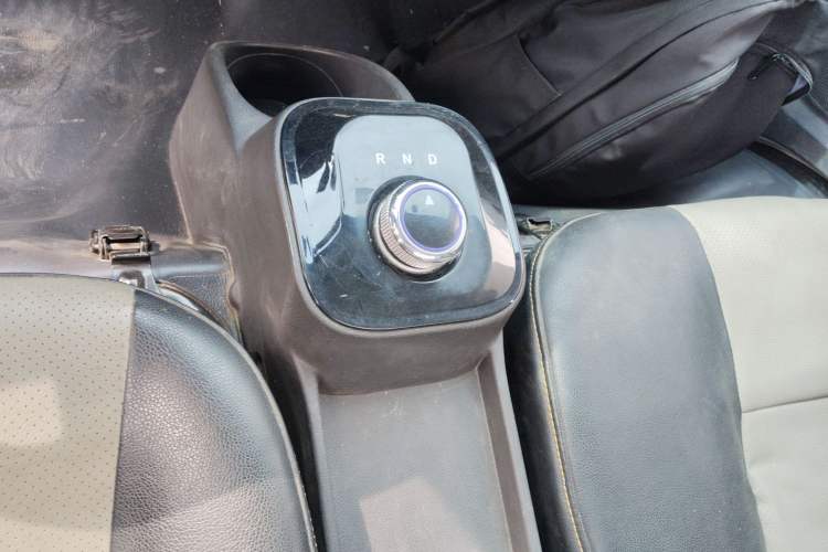 Used Foton Xiangling M New Energy 2023 M2 Long-Wheelbase Flat Cargo Bed Gear Lever
