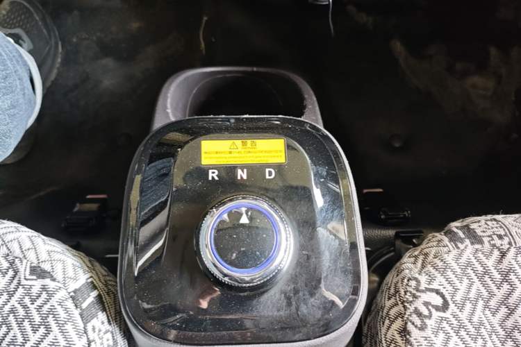 Used Foton Xiangling M New Energy 2023 M1 BYD Flatbed Cargo Box Gear Lever