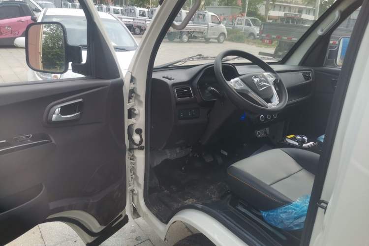 Used Foton Xiangling M New Energy 2023 M1 BYD Box-Type Cargo Bed Interior 1
