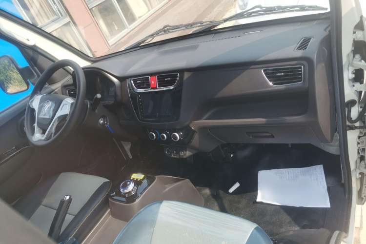 Used Foton Xiangling M New Energy 2023 M1 BYD Box-Type Cargo Bed Interior 4
