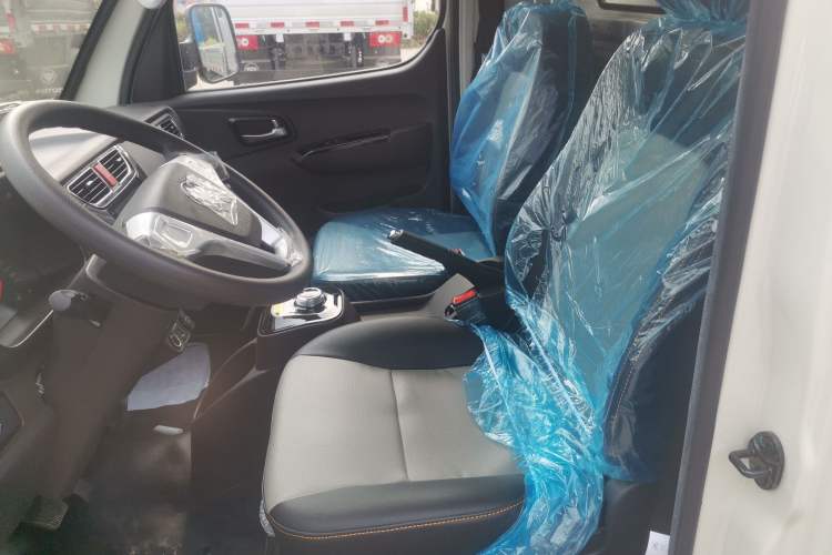 Used Foton Xiangling M New Energy 2023 M1 BYD Box-Type Cargo Bed Interior 5