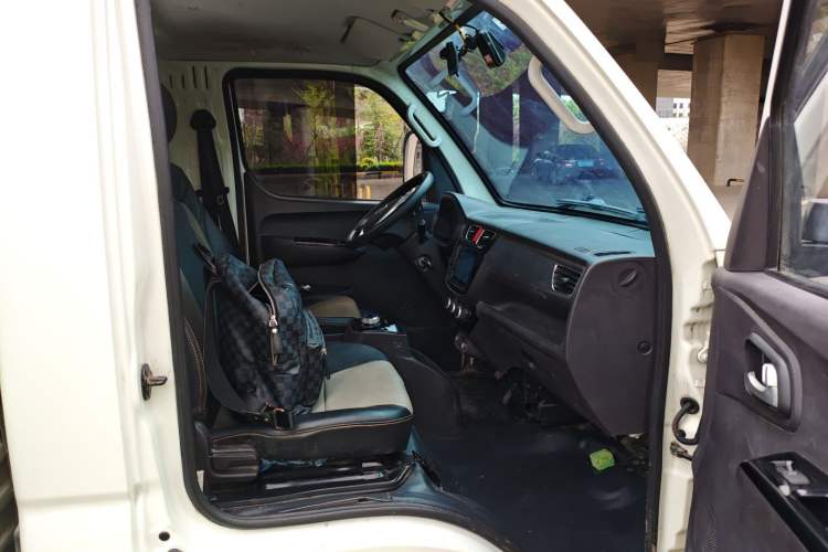 Used Foton Xiangling M New Energy 2023 M2 Long-Wheelbase Flat Cargo Bed Right Front Seat