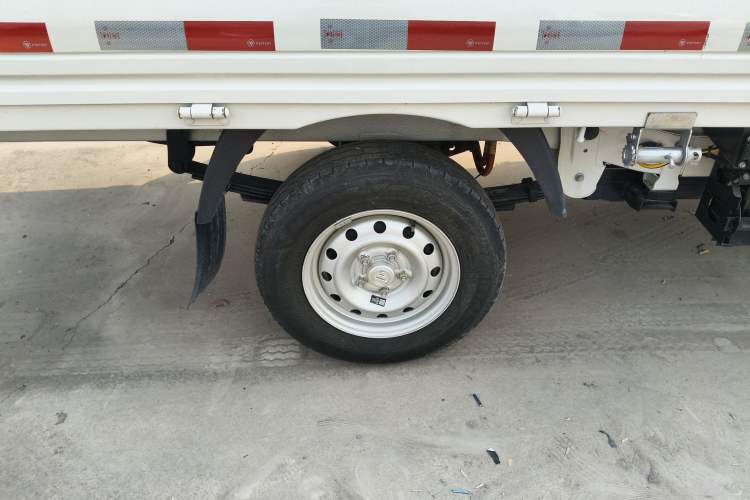 Used Foton Xiangling M New Energy 2023 M1 BYD Flatbed Cargo Box Right Rear Wheel Hub