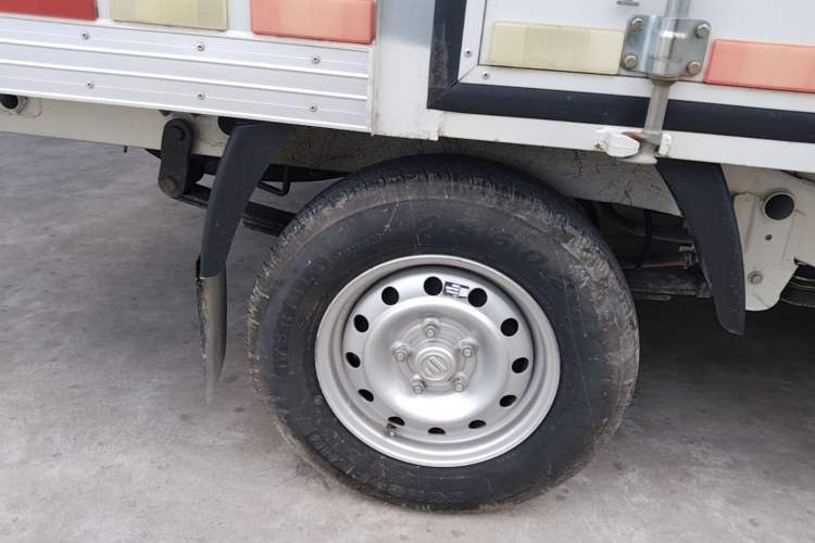 Used Foton Xiangling M New Energy 2023 M1 BYD Box-Type Cargo Bed Right Rear Wheel Hub