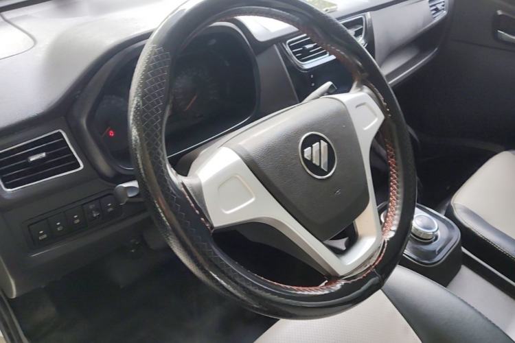 Used Foton Xiangling M New Energy 2023 M1 BYD Box-Type Cargo Bed Steering Wheel