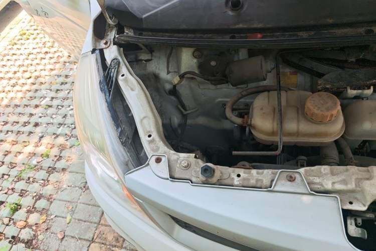 Used Foton Xiangling S 2019 1.5L Van DAM15DR Engine Bay Right