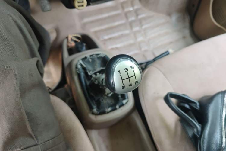 Used Foton Xiangling S 2019 1.5L Van DAM15DR Gear Lever