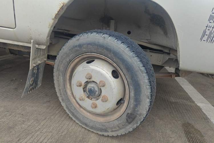 Used Foton Xiangling V  Right Front Wheel Hub