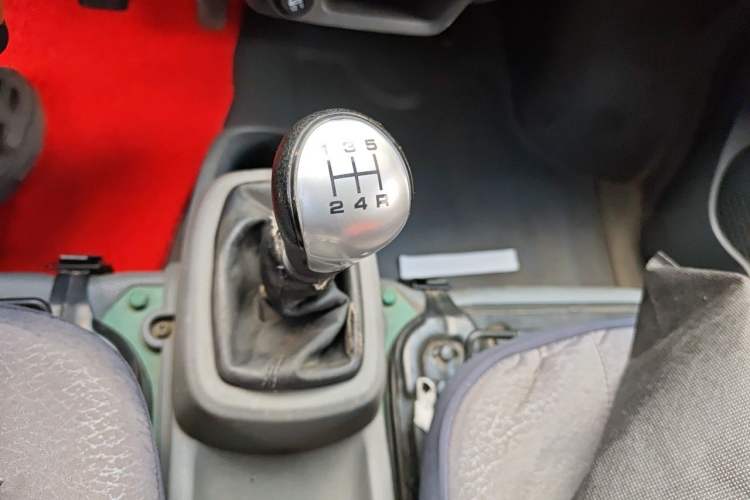 Used Foton Xiangling V 2018 1.2L Semi-承载 Body with 3170 mm Wheelbase (Van) 4W12M1 Gear Lever