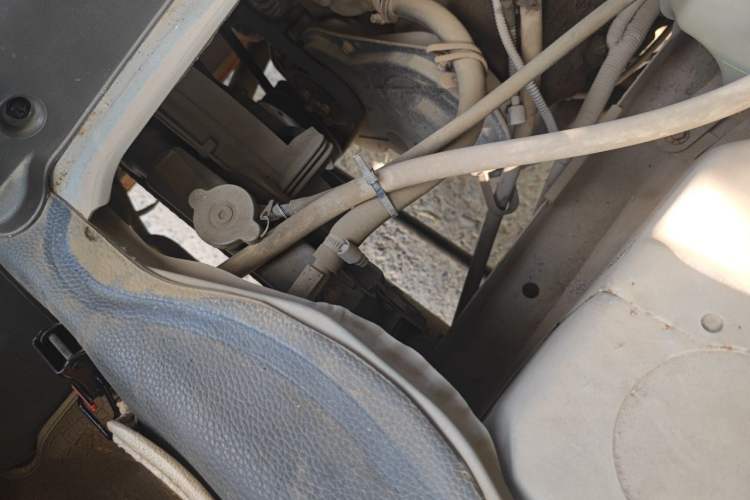 Used Foton Xiangling V  Engine Bay Right