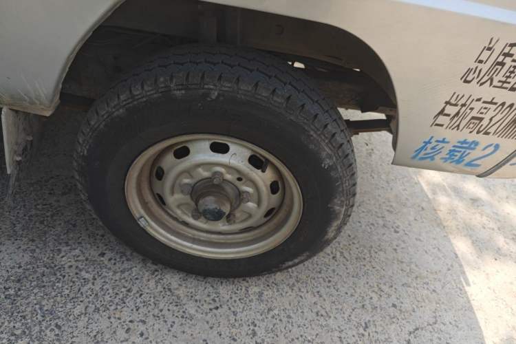 Used Foton Xiangling V  Right Front Wheel Hub