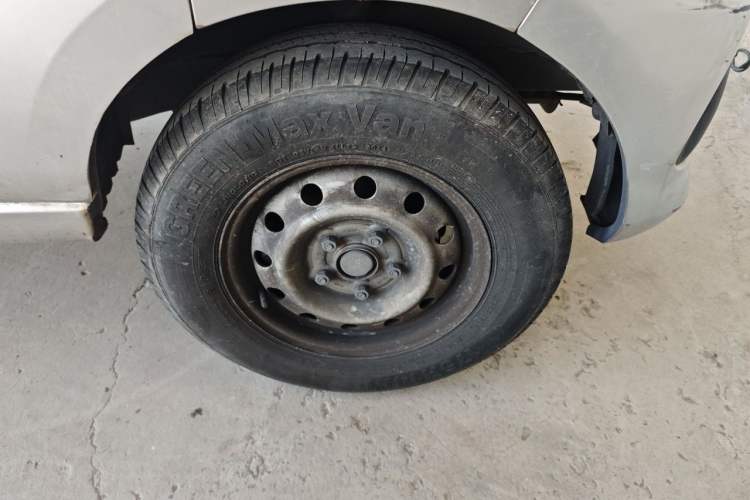 Used Foton Xiangling V  Right Front Wheel Hub