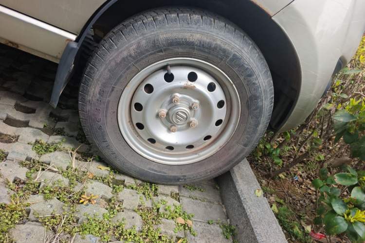 Used Foton Xiangling V 2018 1.5L Semi-承载 3170 mm Wheelbase (Van) DAM15R Right Front Wheel Hub