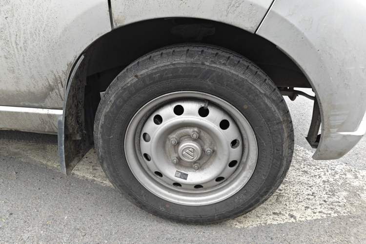 Used Foton Xiangling V 2018 1.2L Semi-承载 3170 mm Wheelbase (Flatbed) 4W12M1 Right Front Wheel Hub