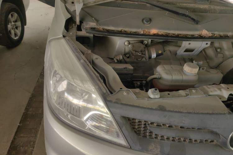 Used Foton Xiangling V  Engine Bay Right