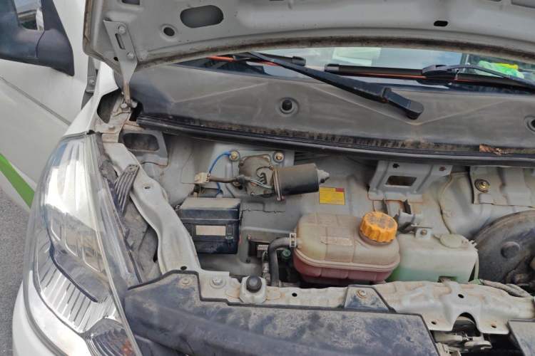 Used Foton Xiangling V  Engine Bay Right
