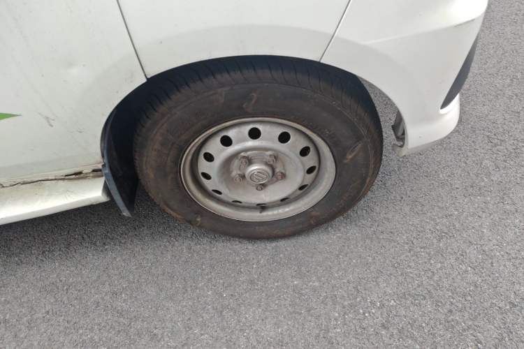 Used Foton Xiangling V  Right Front Wheel Hub