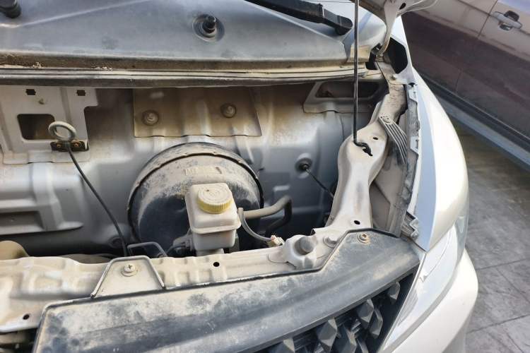 Used Foton Xiangling V  Engine Bay Left