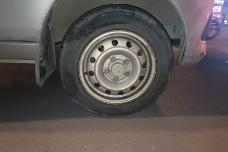 Used Foton Xiangling V  Right Front Wheel Hub