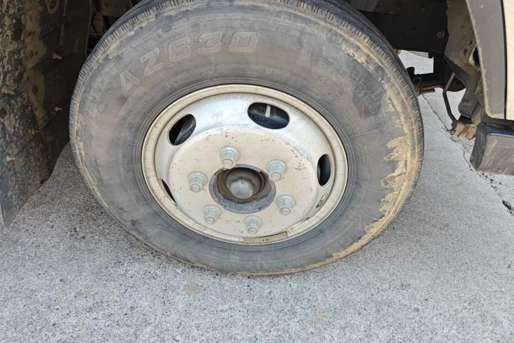 Used Foton Xiangling V  Right Front Wheel Hub