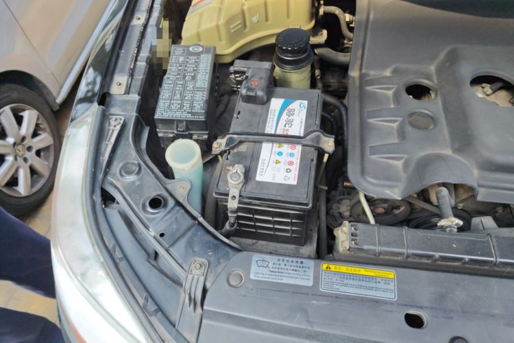 Used GAC Gonow Aoosed G5 2012 2.0L Manual Two-Wheel-Drive Elite Edition Engine Bay Right