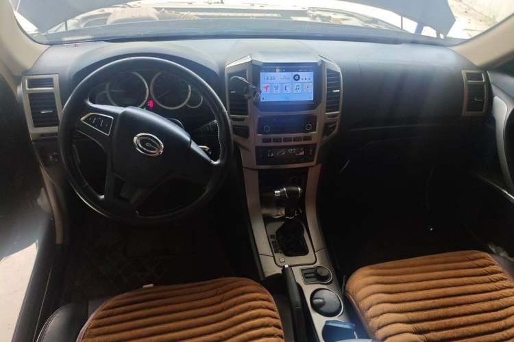 Used GAC Gonow Aoosed GX5 2012 2.4L Automatic Gasoline 4x4 Fashion Edition Center Console