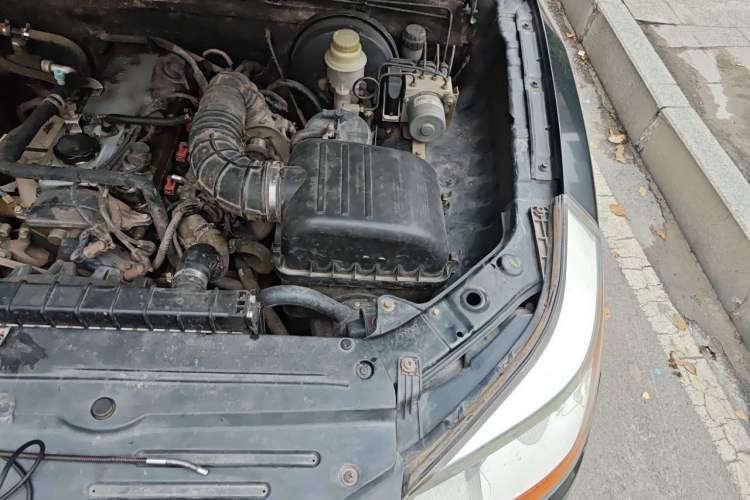 Used GAC Gonow Aoosed GX5 2012 2.0L Manual Gasoline Two-Wheel Drive Fashion Edition Engine Bay Left