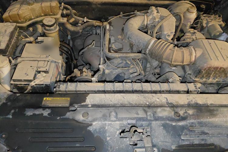 Used GAC Gonow Aoosed GX5 2012 2.4L Manual Gasoline 4x4 with Sunroof Engine Bay