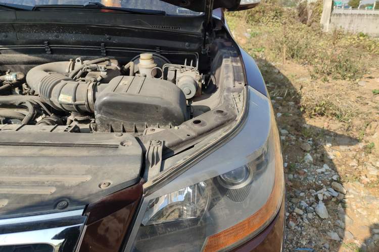 Used GAC Gonow Aoosed GX5 2012 2.4L Automatic Gasoline Two-Wheel Drive Sunroof Version Engine Bay Left