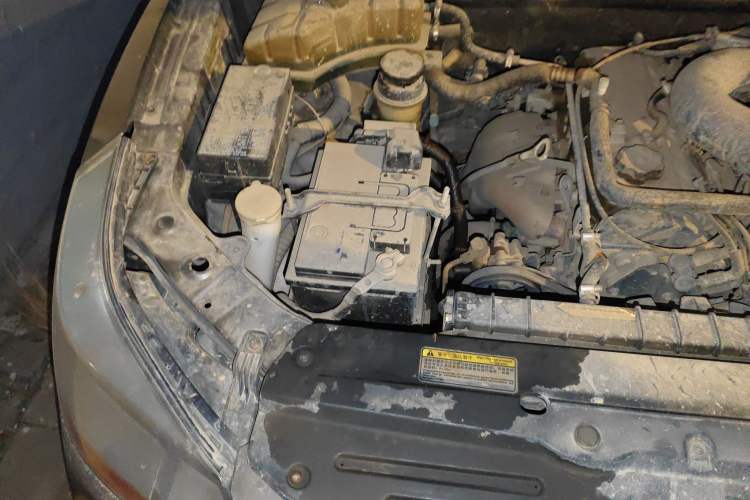 Used GAC Gonow Aoosed GX5 2012 2.4L Manual Gasoline 4x4 with Sunroof Engine Bay Right