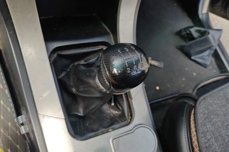 Used GAC Gonow Aoosed GX5 2012 2.0L Manual Gasoline Two-Wheel Drive Fashion Edition Gear Lever