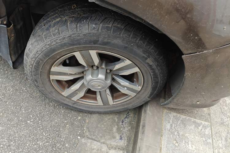 Used GAC Gonow Aoosed GX5 2012 2.0L Manual Gasoline Two-Wheel Drive Fashion Edition Right Front Wheel Hub