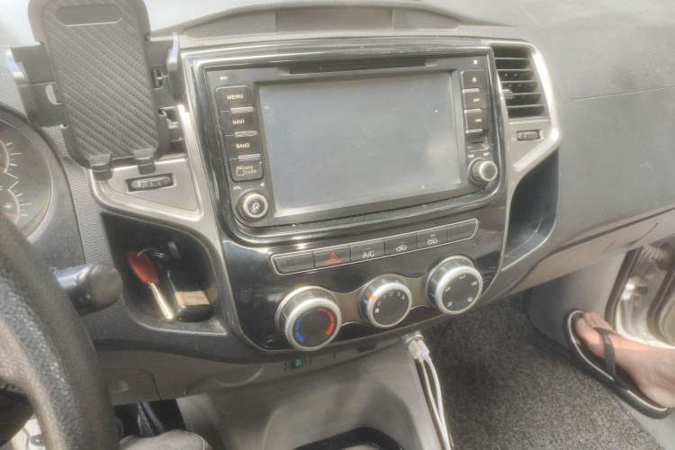 Used GAC Gonow GP150 2015 2.5T Two-Wheel Drive Deluxe Version GA4D25TCI Audio And AC Panel