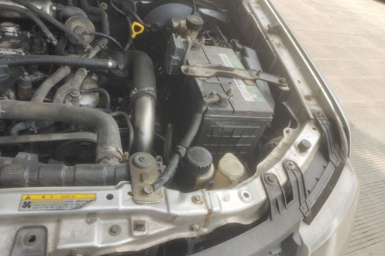 Used GAC Gonow GP150 2015 2.5T Two-Wheel Drive Deluxe Version GA4D25TCI Engine Bay Left