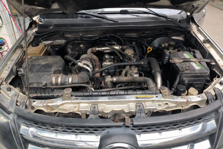 Used GAC Gonow GP150 2015 2.5T Two-Wheel Drive Deluxe Version GA4D25TCI Engine Bay