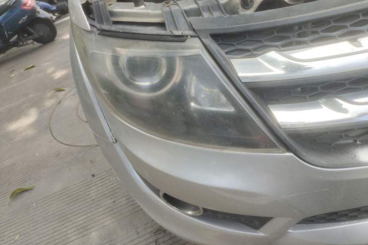 Used GAC Gonow GP150 2015 2.5T Two-Wheel Drive Deluxe Version GA4D25TCI Right Front Headlight