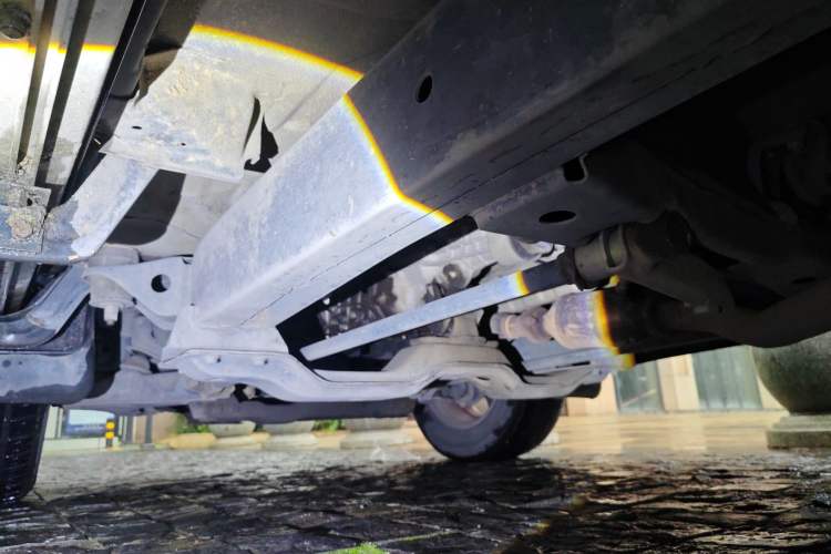 Used GAC Gonow GX6 2015 2.4L Two-Wheel Drive Elite Edition Chassis Front Left