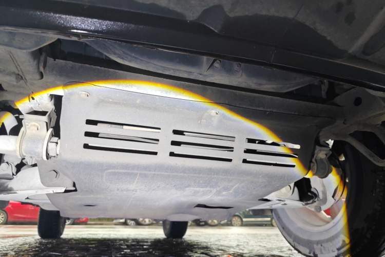 Used GAC Gonow GX6 2015 2.4L Two-Wheel Drive Elite Edition Chassis Front