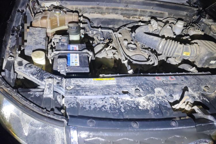 Used GAC Gonow GX6 2015 2.4L Two-Wheel Drive Elite Edition Engine Bay Right