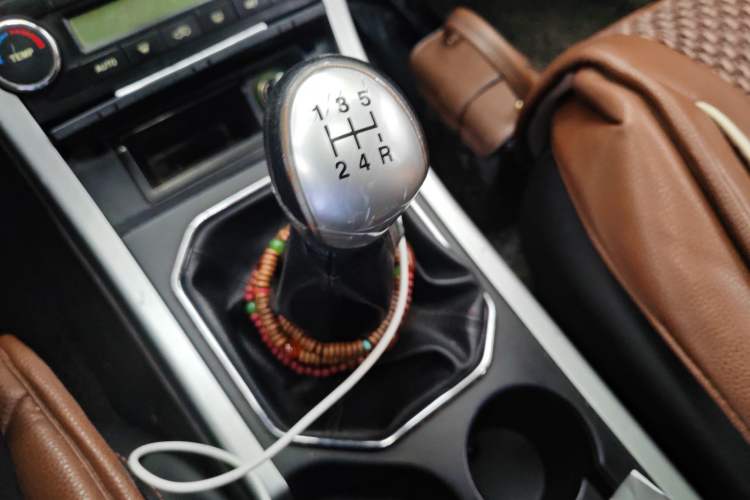 Used GAC Gonow GX6 2015 2.4L Two-Wheel Drive Elite Edition Gear Lever